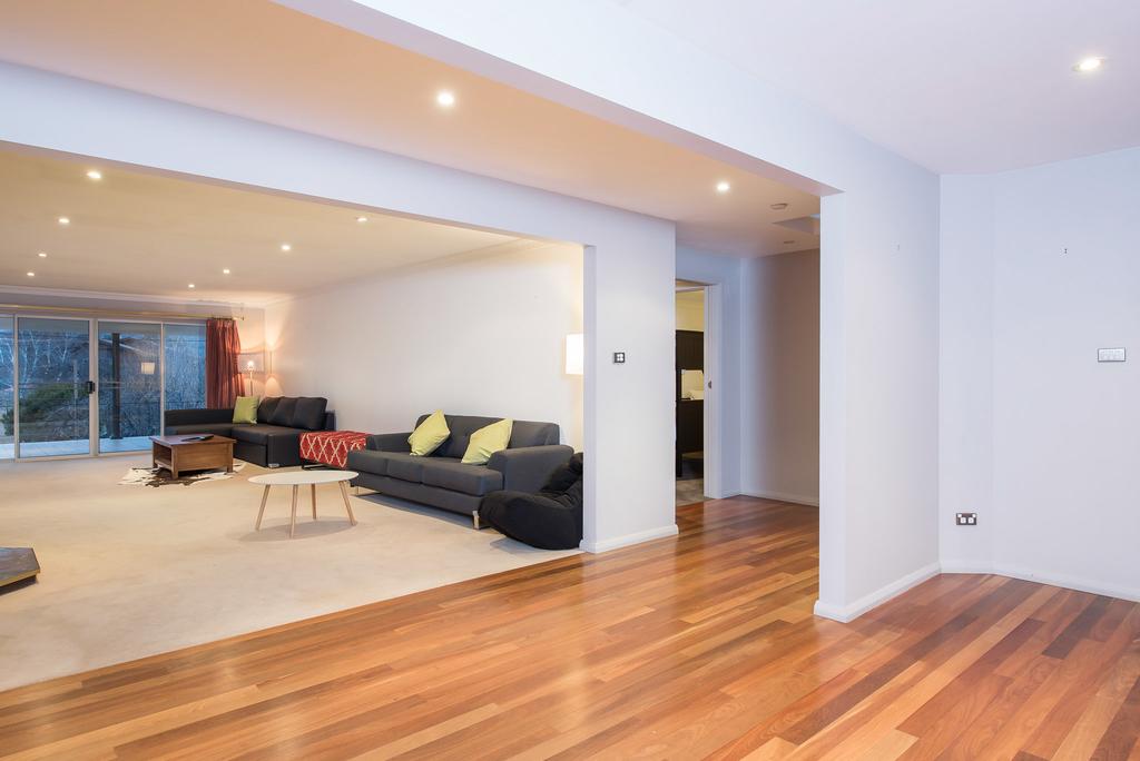 Gippsland Twelve-Spacious And Central With Off Street Parking - thumb 3