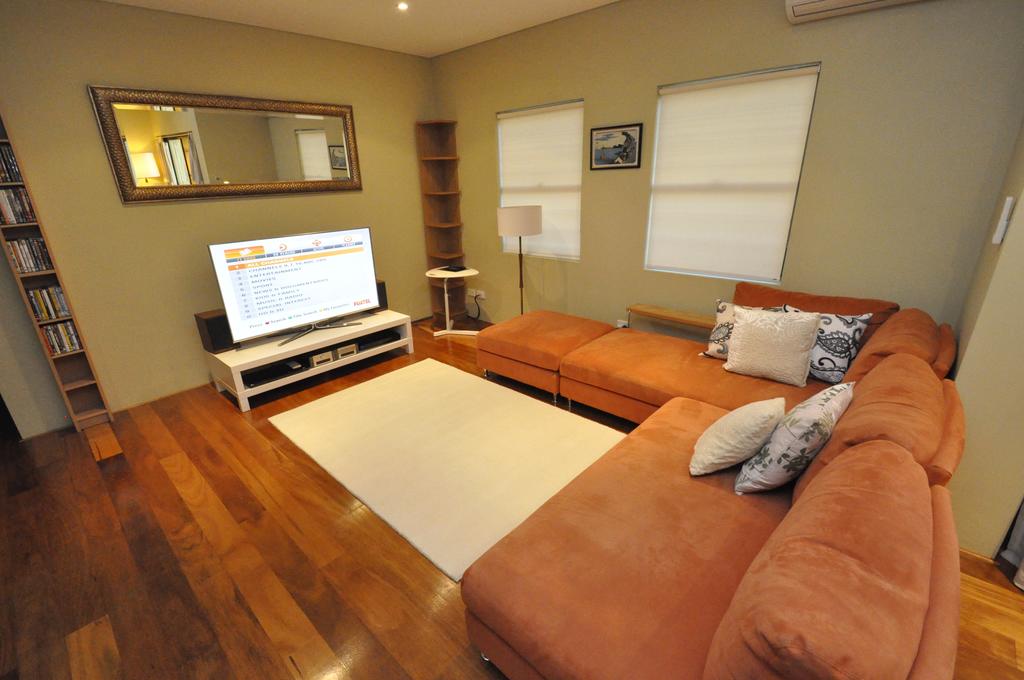 Glebe Self-Contained Modern One-Bedroom Apartment 47ROS - Accommodation BNB