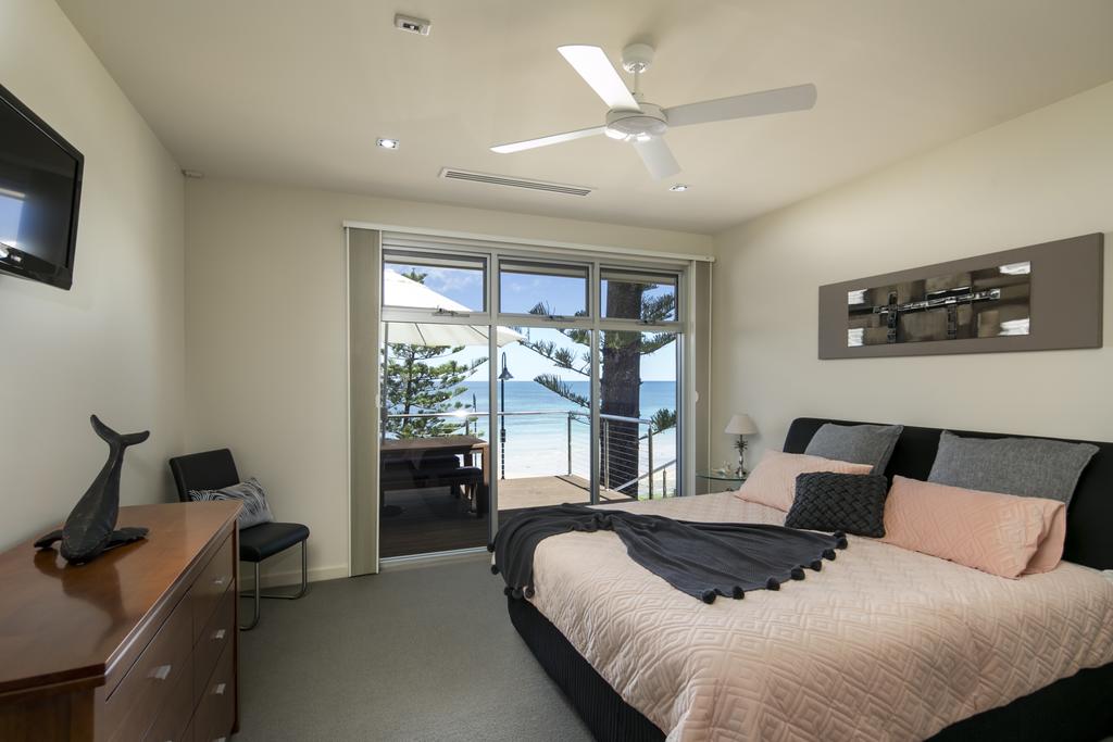 Glenelg Absolute Beachfront - One Of Only Two Homes - thumb 3
