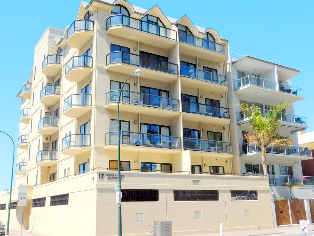 Glenelg Beachside Luxury Apartments - thumb 0