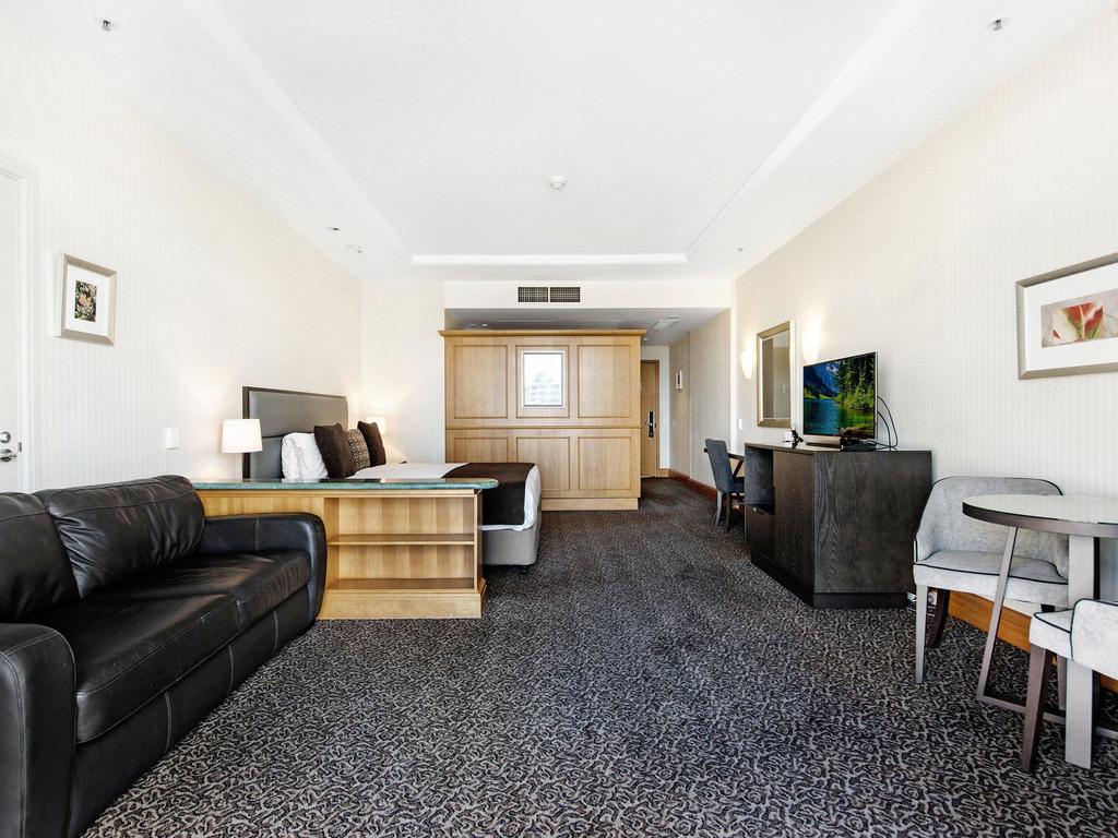 Gold Tower 2 Bed In Oaks Surfers Paradise - Southport Accommodation 2