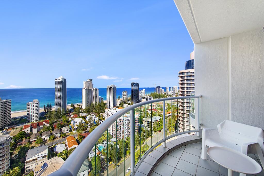 Gold Tower 20th Level Hotel Suite - Accommodation in Surfers Paradise 1