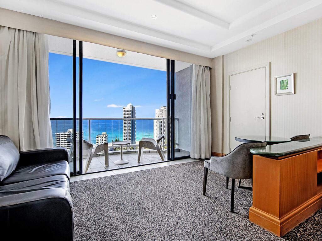 Gold Tower 20th Level Suite With Kitchenette - Accommodation in Surfers Paradise 2