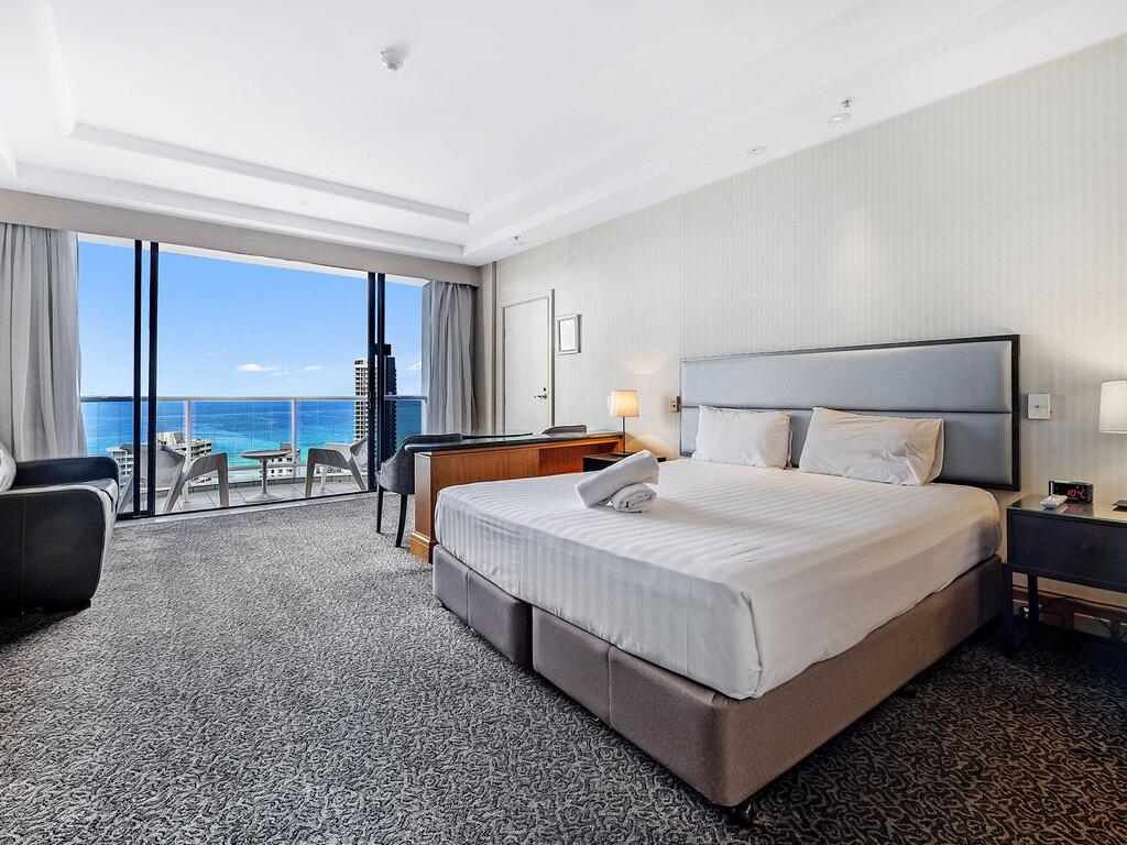 Gold Tower 20th Level Suite With Kitchenette - Accommodation in Surfers Paradise 1