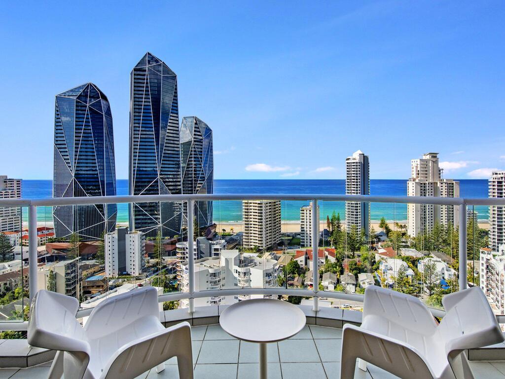Gold Tower 20th Level Suite With Kitchenette - Accommodation in Surfers Paradise 3