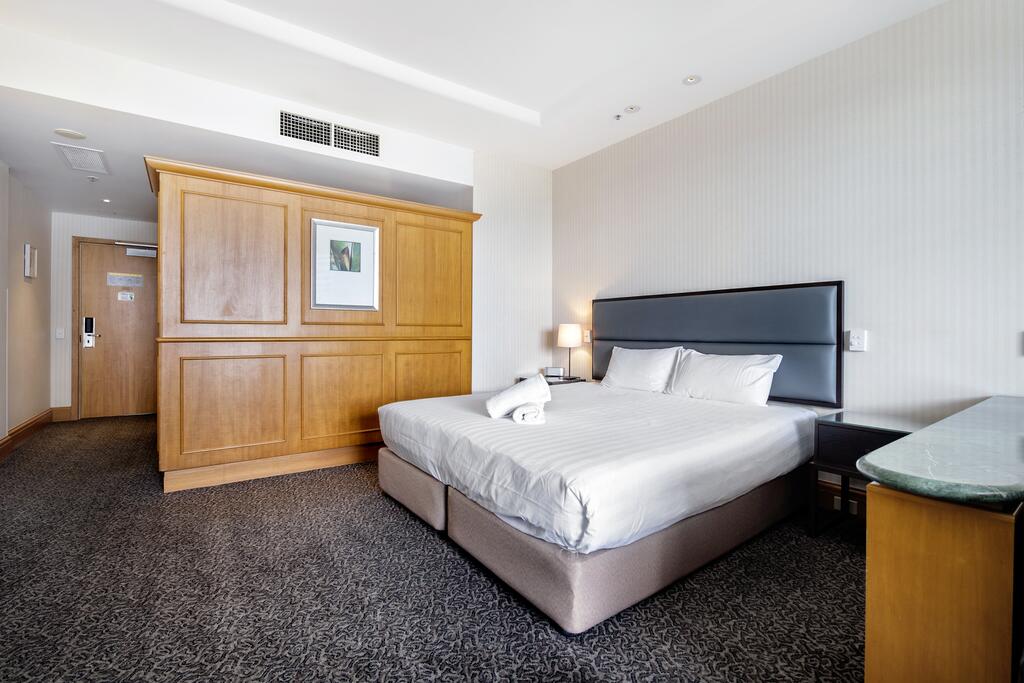 Gold Tower Private Deluxe King Room - Accommodation in Surfers Paradise 2
