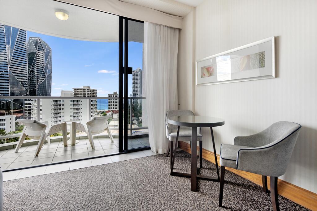Gold Tower Private Deluxe King Room - Accommodation in Surfers Paradise 3