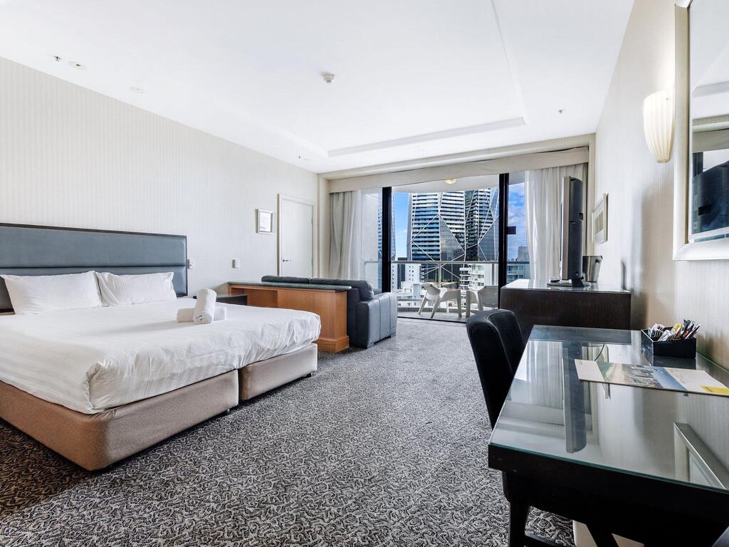 Gold Tower Private Deluxe King Room - Accommodation in Surfers Paradise 0