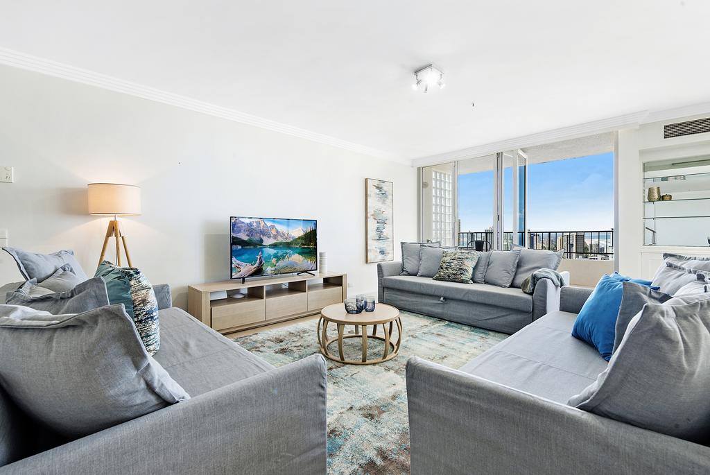 Golden Gate 2 Storey Penthouse With Pool - We Accommodate - Surfers Gold Coast 3