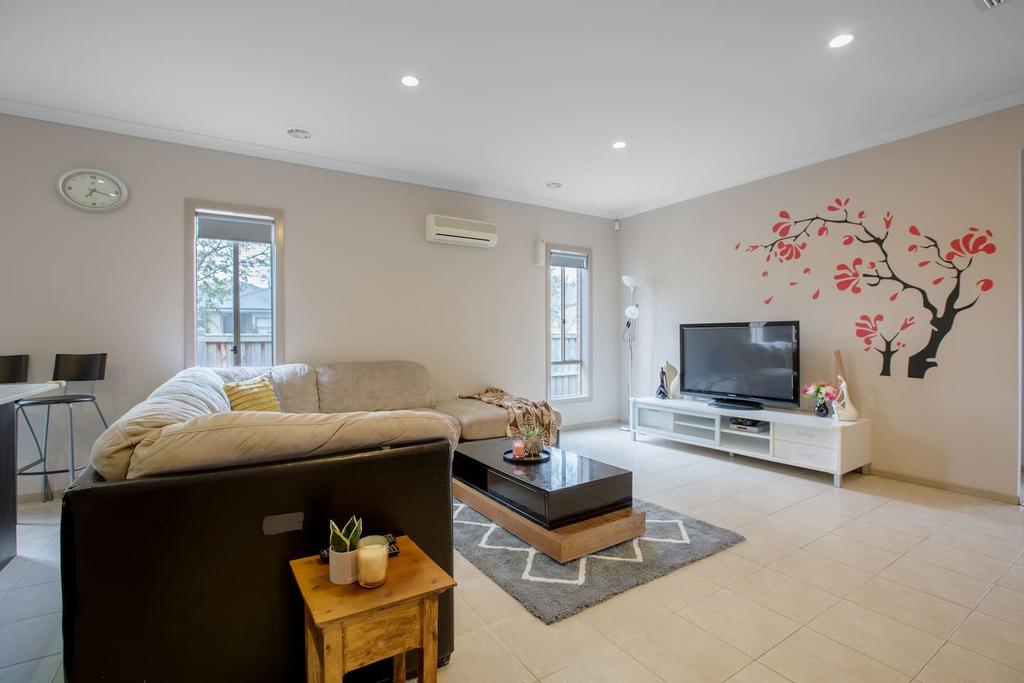 Gorgeous 4BR home in Point Cook - Southport Accommodation