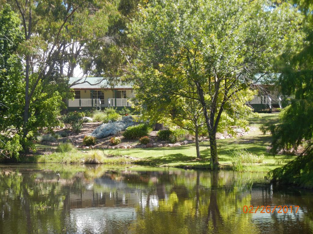 Granite Gardens Cottages  Lake Retreat - New South Wales Tourism 
