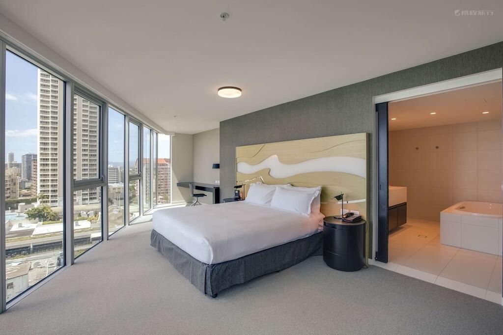 H Ocean View In Surfers Paradise - Surfers Gold Coast 2