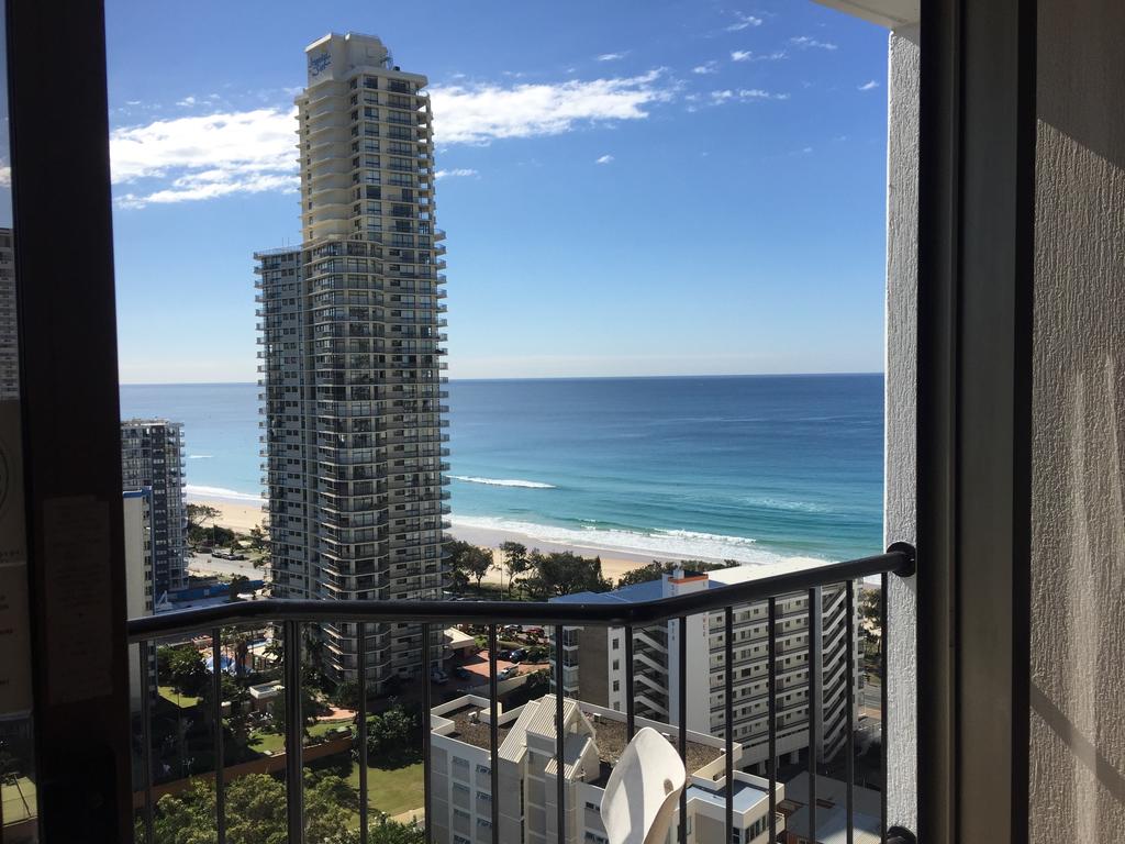 High Floor Twin Share With Ocean View At Surfers Paradise - Hotel Studio - Surfers Gold Coast 2