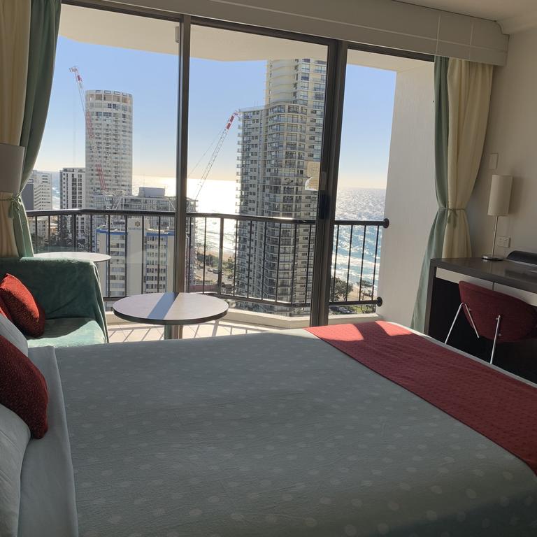 High Floor Twin Share With Ocean View At Surfers Paradise - Hotel Studio - Surfers Gold Coast 3