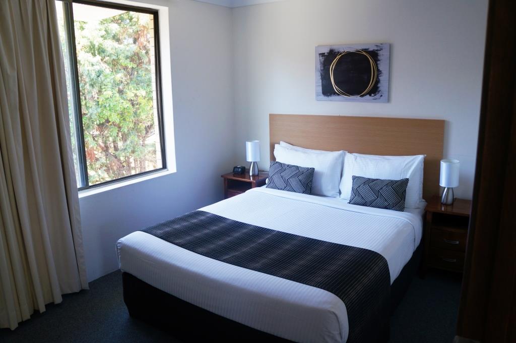Jadon Place Holiday Apartments - Accommodation Burleigh 1