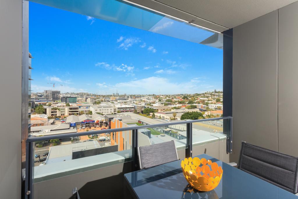 Keeping Cool On Connor - Executive 2BR Fortitude Valley Apartment With Pool And Views - thumb 2
