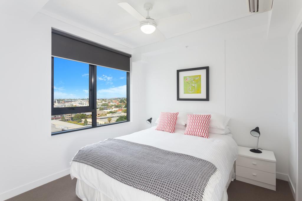 Keeping Cool On Connor - Executive 2BR Fortitude Valley Apartment With Pool And Views - thumb 3
