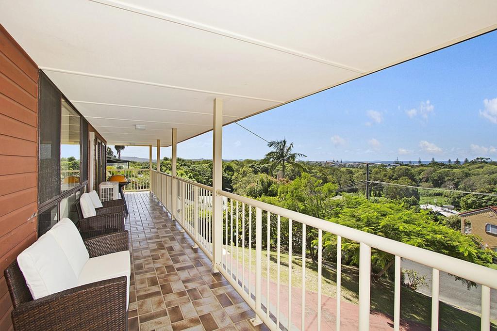 KINGSCLIFF HOLIDAY HOME ON THE HILL - SYD'S VIEW - thumb 3