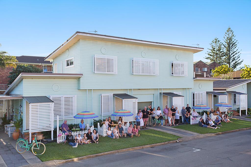 La Costa Beachside Motel - QLD Tourism 1