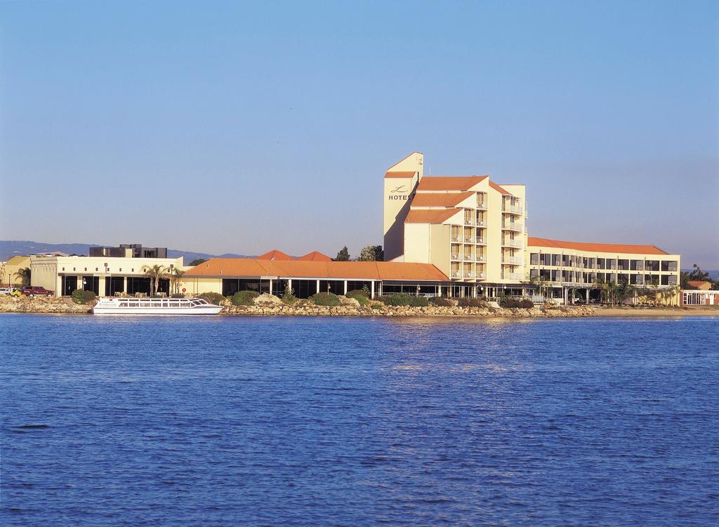 Lakes Hotel - New South Wales Tourism 