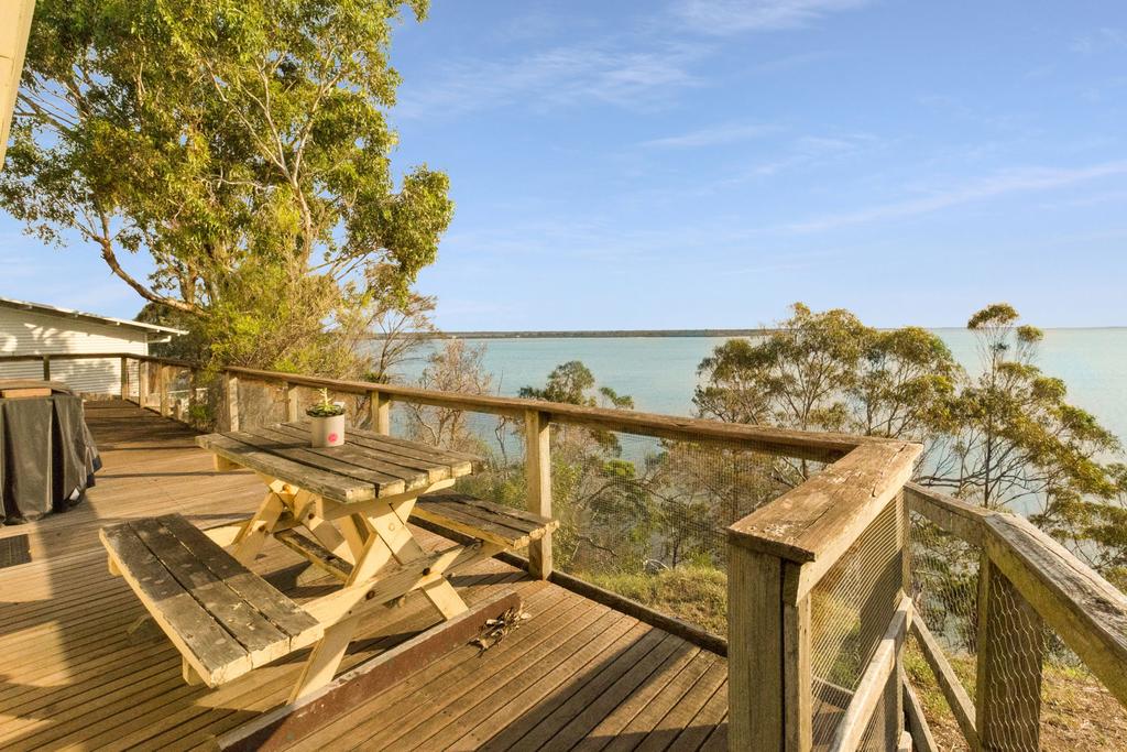 Lakescapes Cottage - 180 Degree Panoramic Views - thumb 1