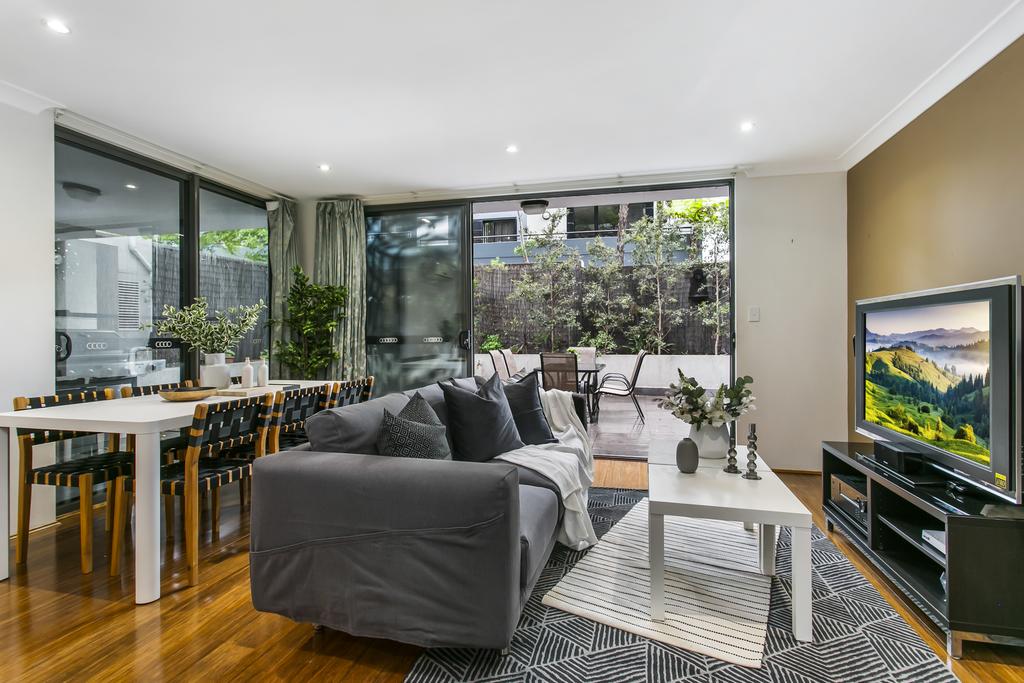 Large unit amid inner-city greenery close to CBD - 2032 Olympic Games