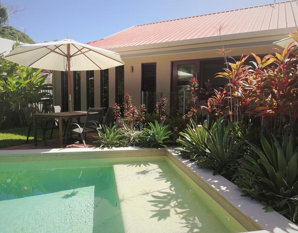 Latania Luxury Villa - Southport Accommodation