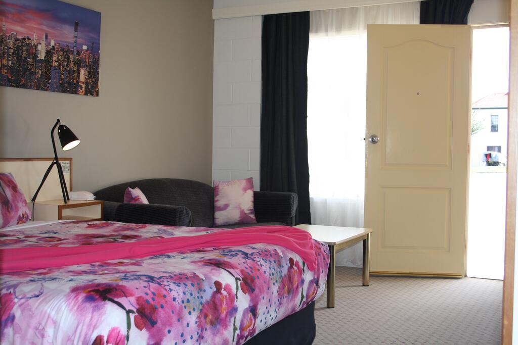 Leagues Motel - Accommodation Airlie Beach