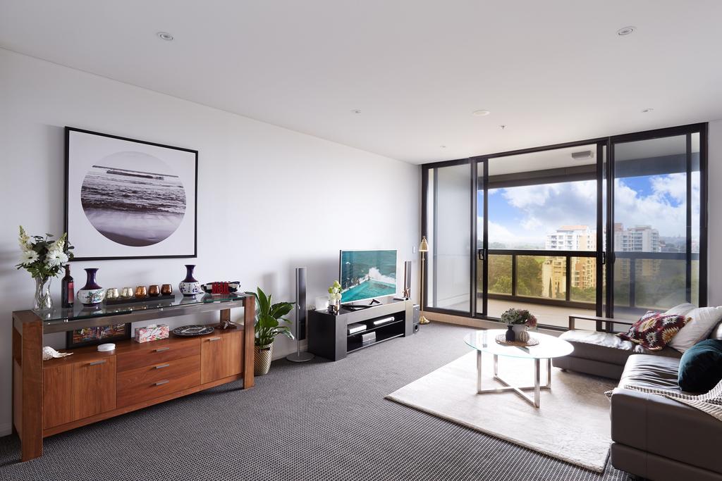 Light-Filled Designer Apartment With Amazing Views - Accommodation Sydney 3