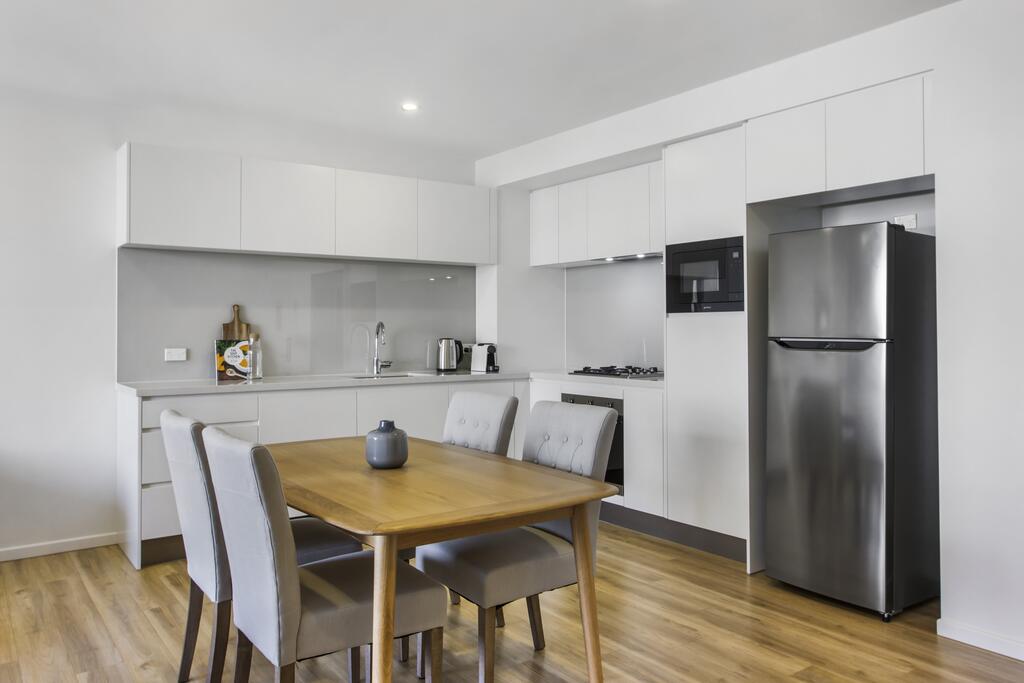 Luxe Beach Holiday Unit With Parking, Pool And Gym - Surfers Gold Coast 3