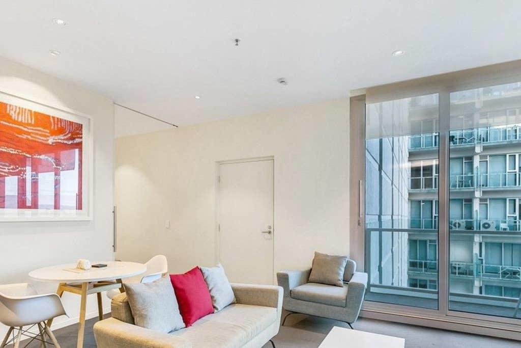 Luxury 2 Bdrm In Watson At Walkerville With Balcony, FREE Carpark, Near Adelaide CBD - thumb 2