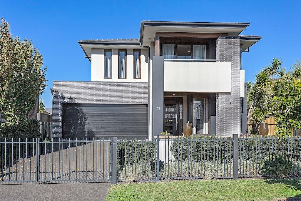 Luxury Brand New Home - Accommodation Adelaide