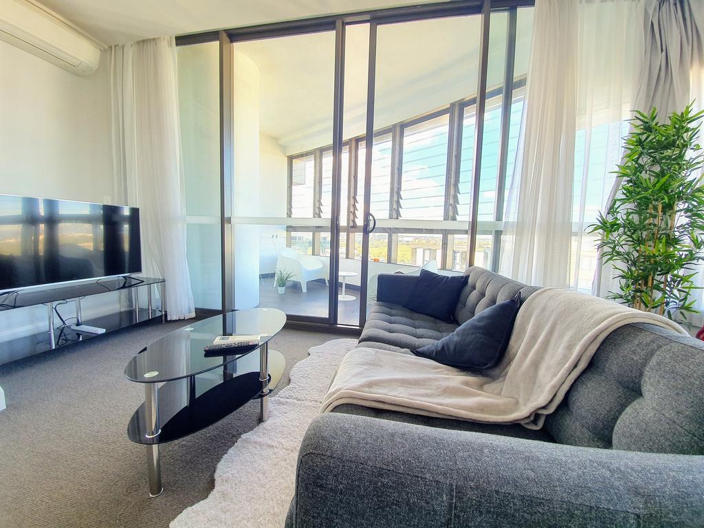 Luxury Level 2-bed 2-bath City View Apt in Olympic Park