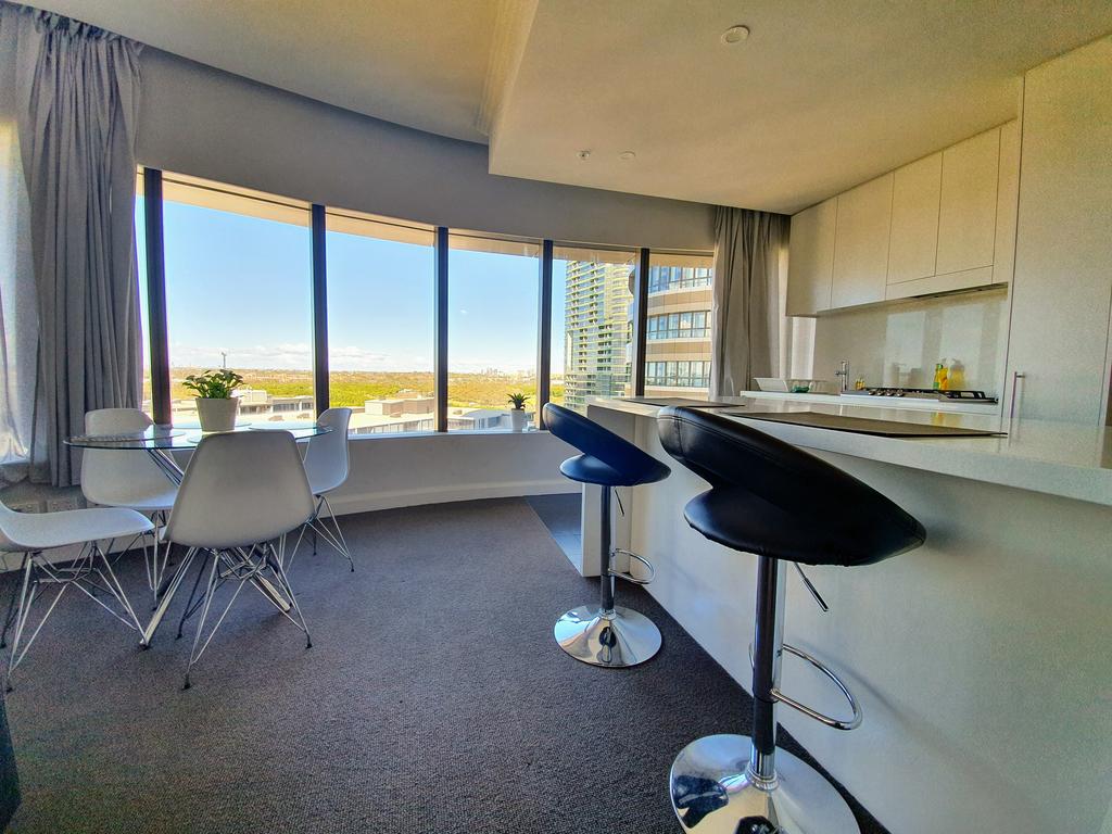 Luxury Level 2-bed 2-bath City View Apt In Olympic Park - thumb 1