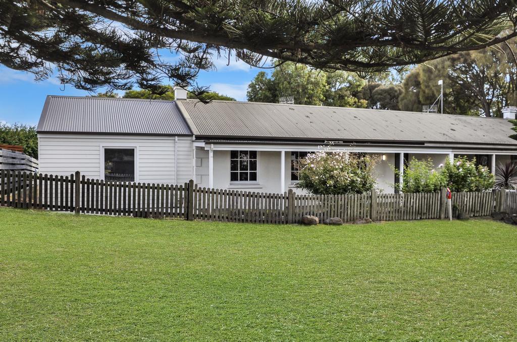 Lyons Cottage - A Quaint Whalers Cottage In Heart Of Port Fairy - thumb 3