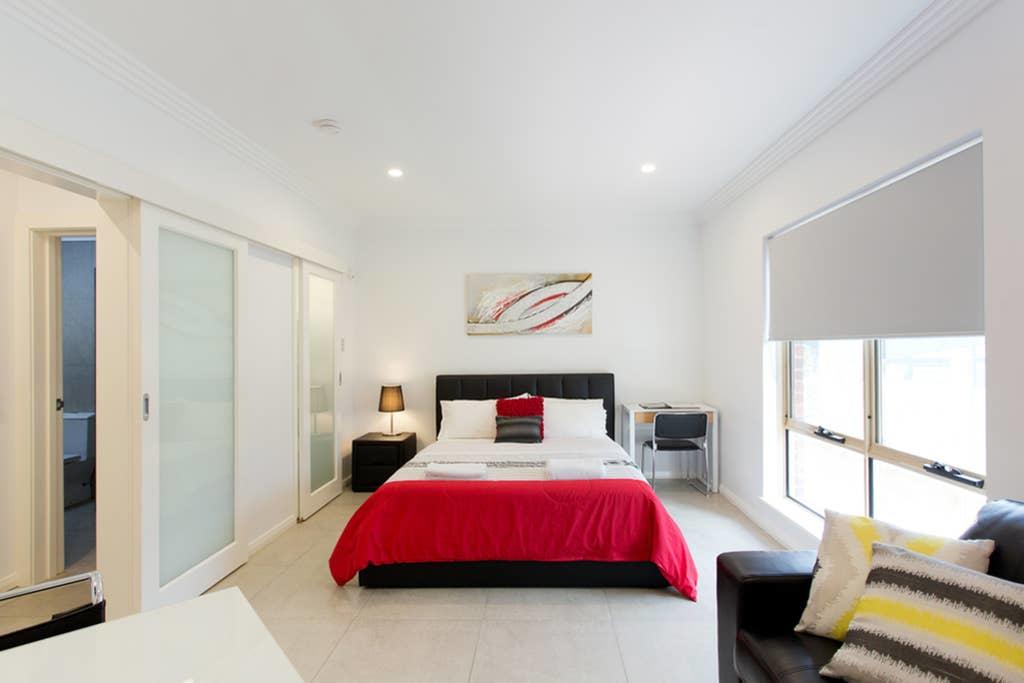 M5 Apartment In The Free Transit Zone West Perth - thumb 1
