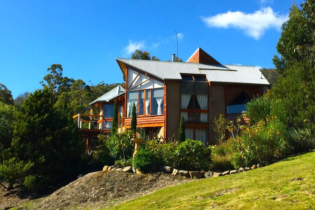 MAGICAL MOUNTAIN RETREAT - 20 Mins To CBD And Only 10 To MONA! - thumb 3