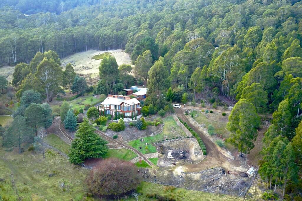 MAGICAL MOUNTAIN RETREAT - 20 Mins To CBD And Only 10 To MONA! - thumb 1