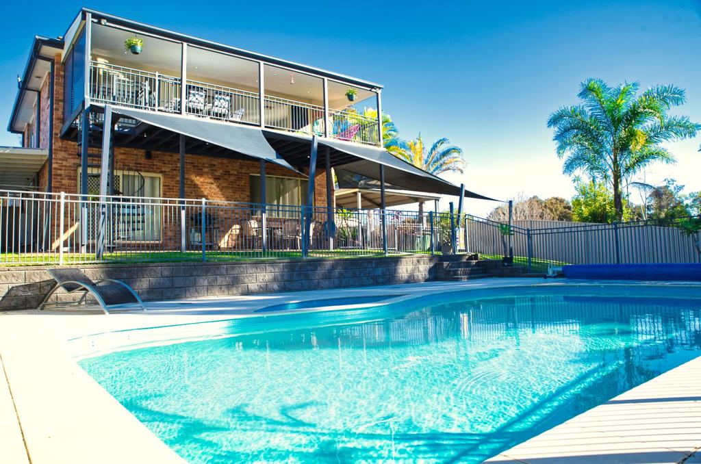 Magnificent Lakeview House - Long Jetty - Accommodation Ballina