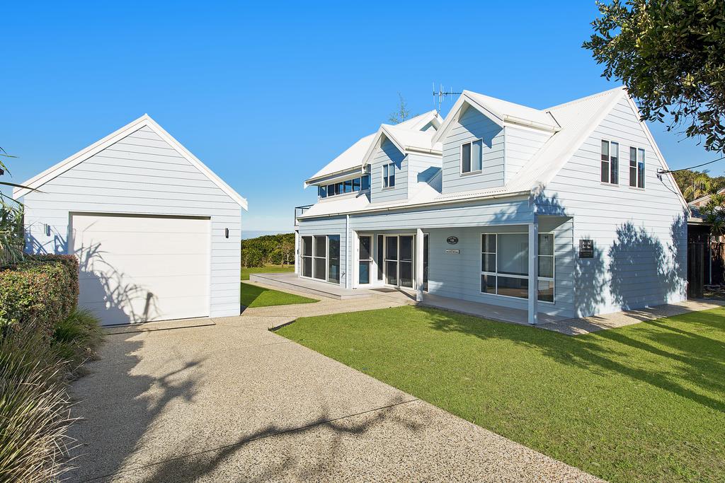 Middle Rock Beach House - Beach Front Lake Cathie - Accommodation Ballina