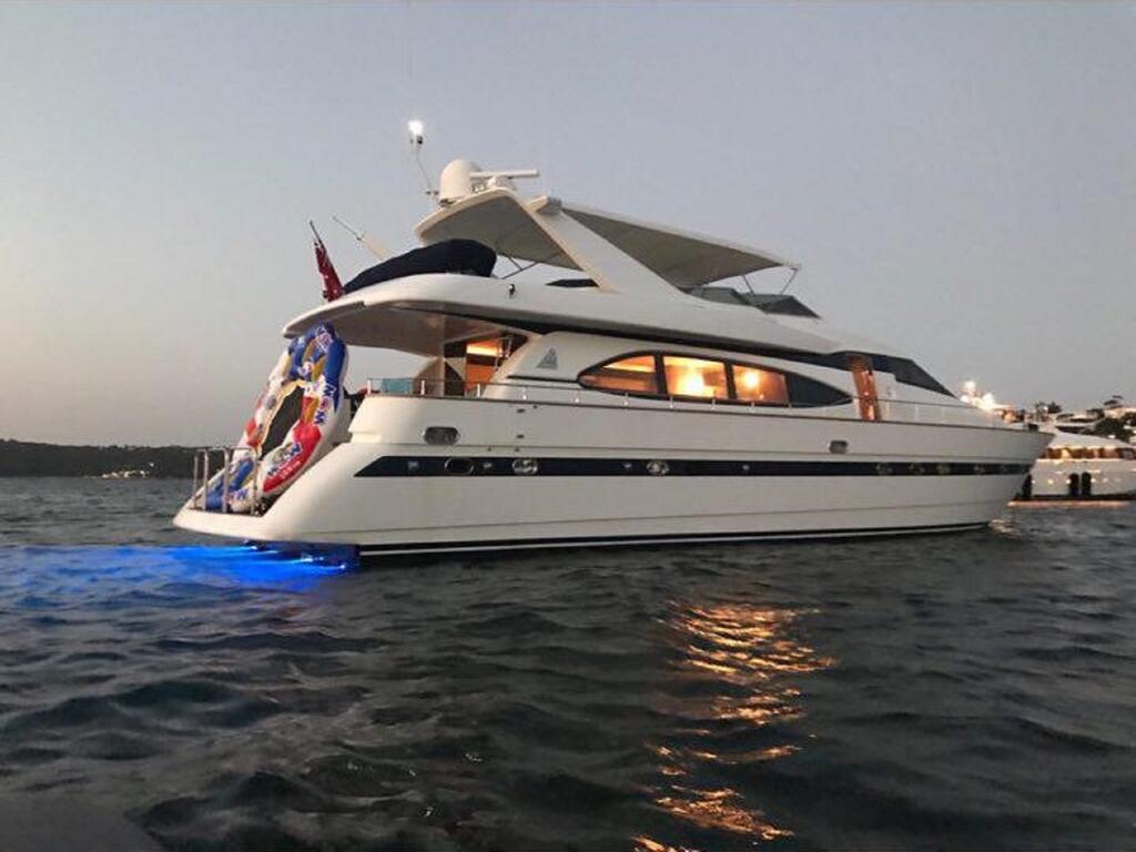 Million Dollar Luxury 90ft Yacht In Gold Coast! - thumb 2