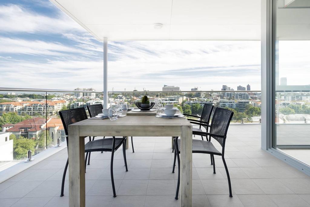 Minimalist Penthouse Condo with Skyline Vistas - Accommodation Daintree