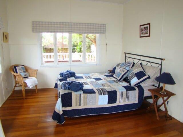 Miss Bullens Cottage - Accommodation Airlie Beach