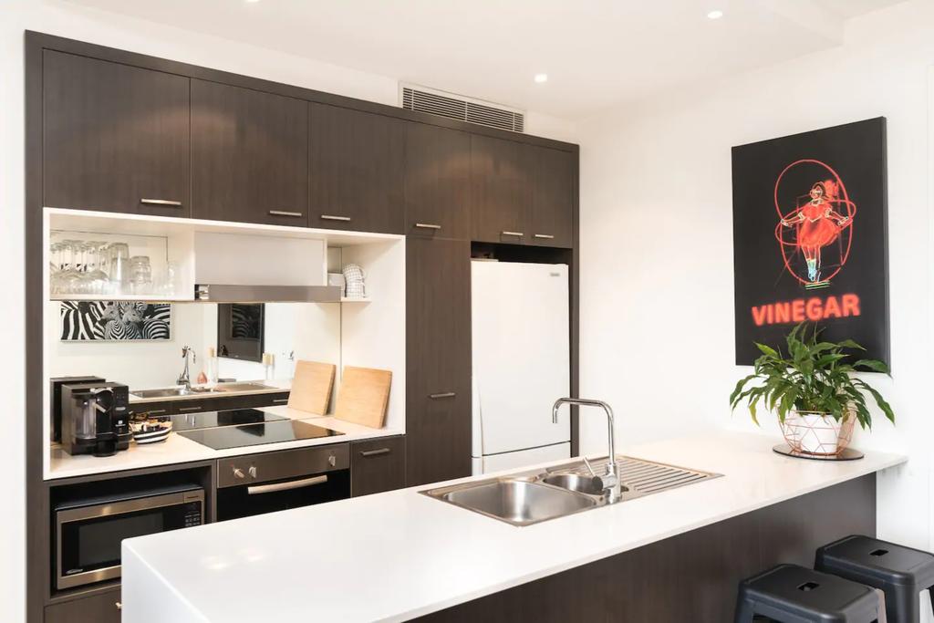 Modern 1 Bedroom Apartment In Richmond - Melbourne Tourism 3