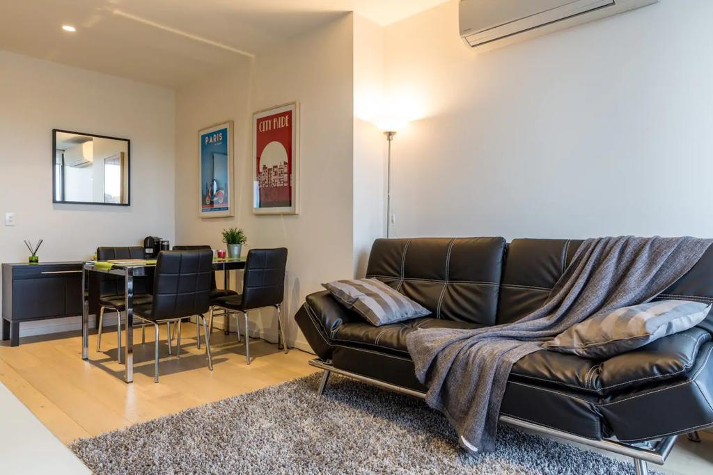 Modern 1 Bedroom Apartment In Tranquil Parklands - thumb 1