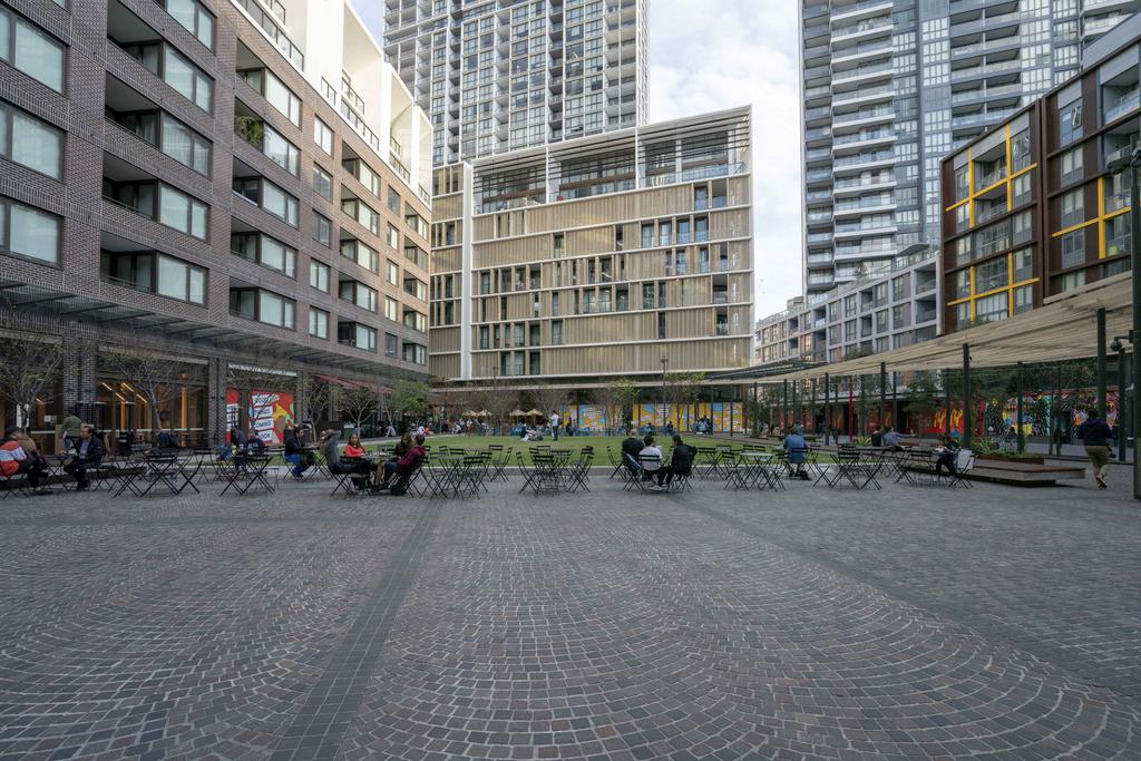Modern 2 Bedroom Apartment In Darling Harbour - Accommodation Directory 3