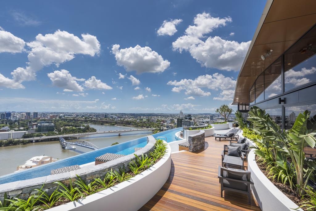 Modern Apartment In South Brisbane Infinity Pool - thumb 0