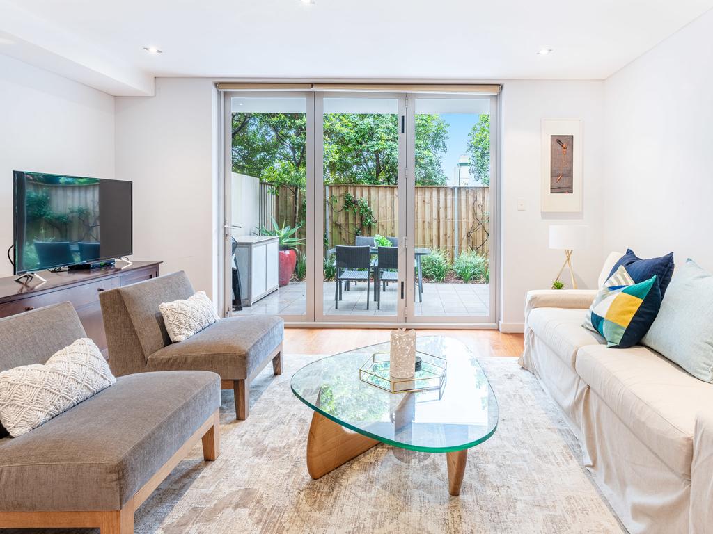Modern apartment with large courtyard and short walk to Bondi Beach - Accommodation Daintree