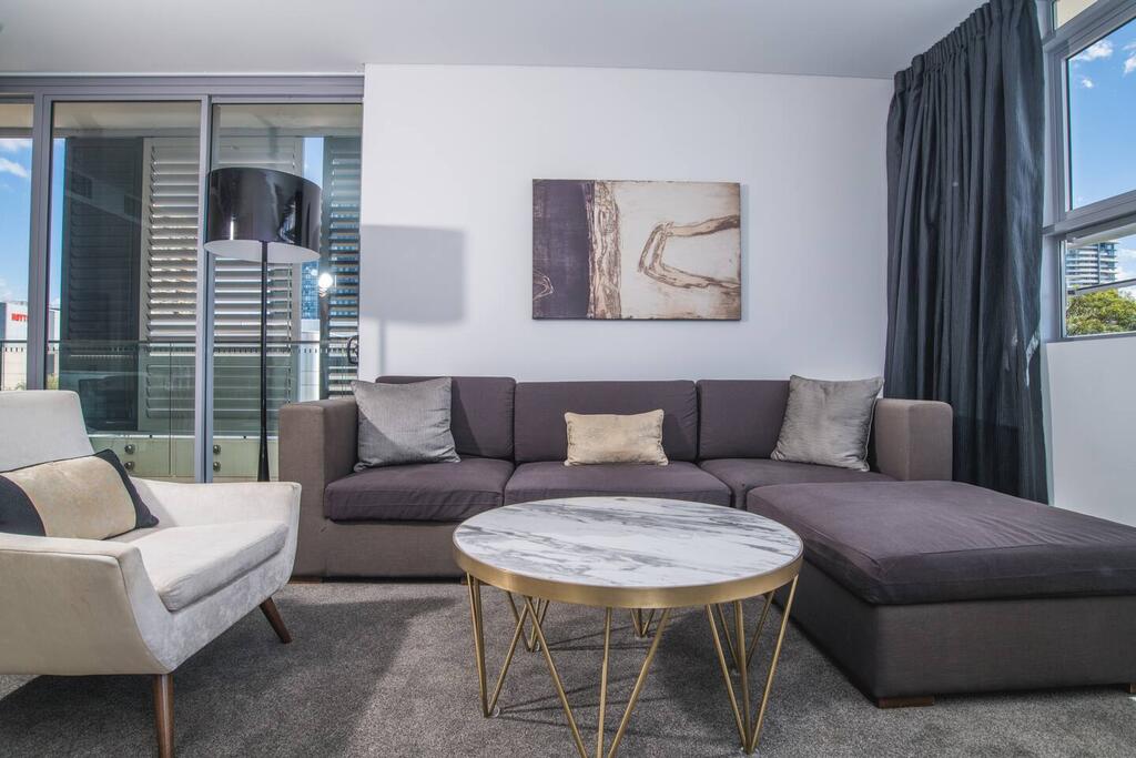 Modern Home For 4 @Silkari Suite Chatswood - thumb 2