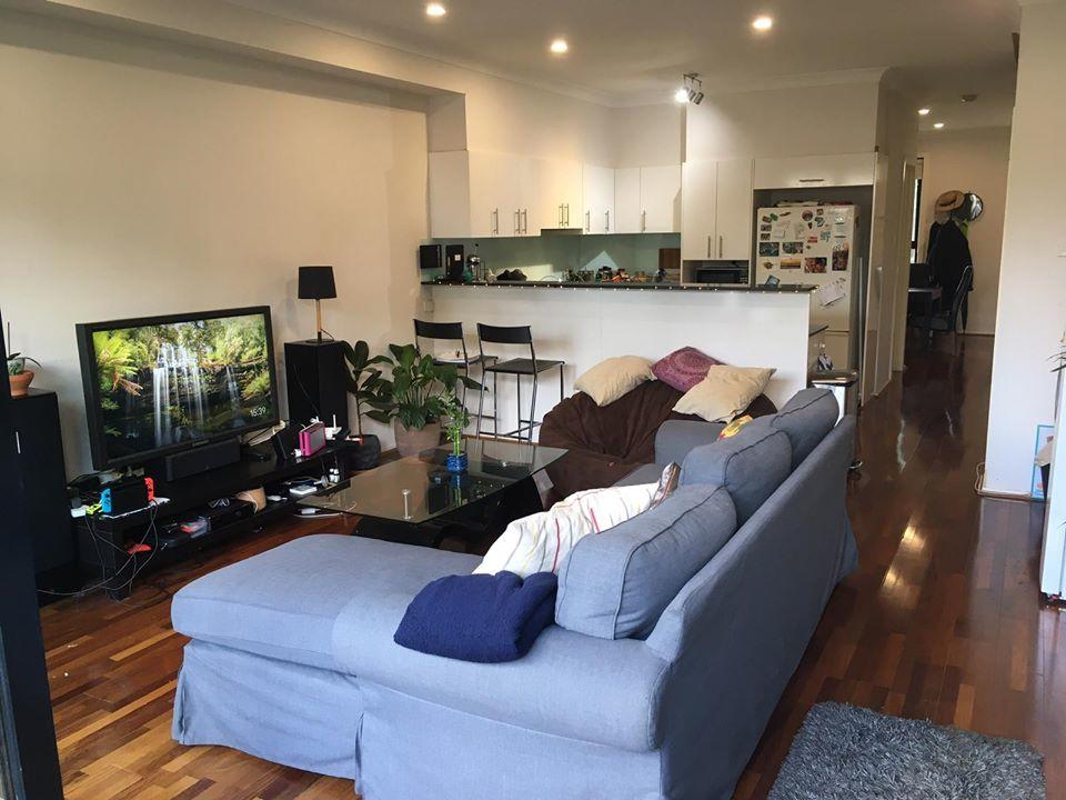 Modern House Close To Sydneys Vibrant Newtown Area - thumb 1